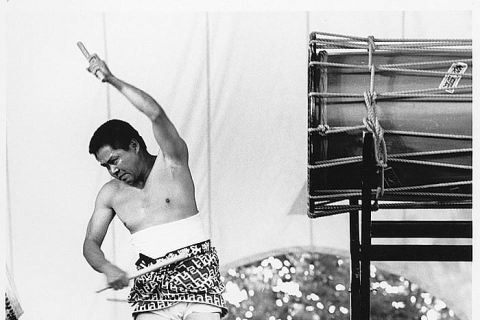 Etsuo Hongo of Los Angeles Matsuri Taiko, Los Angeles, ca. 1978. Los Angeles Matsuri Taiko was founded by Etsuo Hongo in 1977.